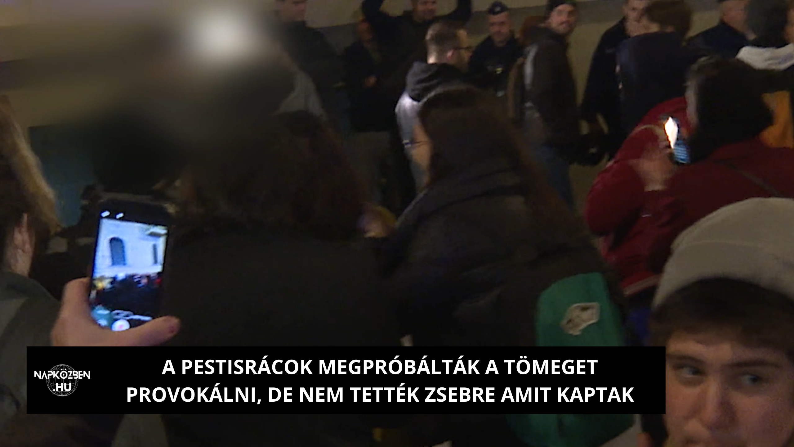 A PestiSrácok megpróbálták a tömeget provokálni, de nem tették zsebre amit kaptak – Videó