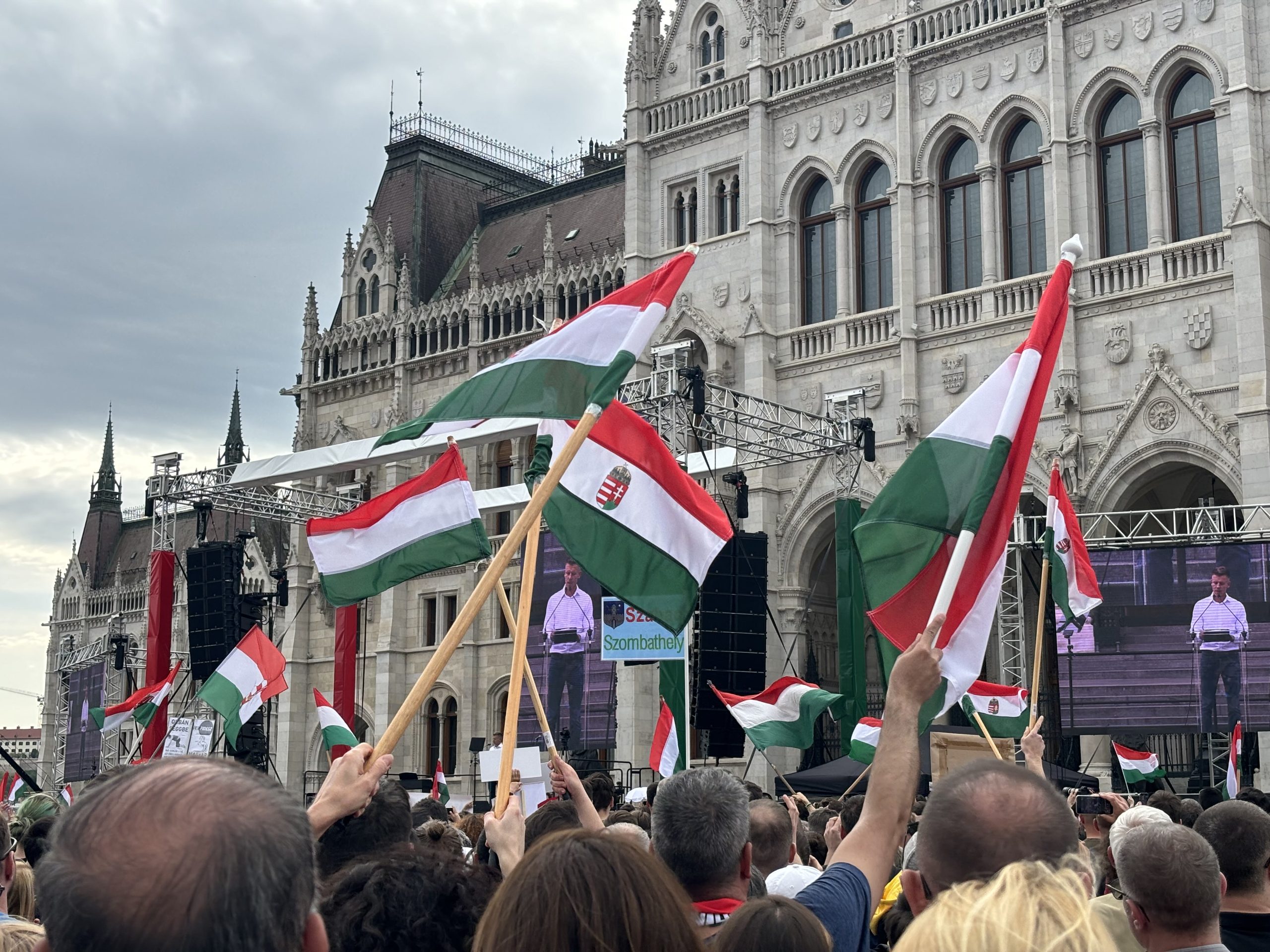 Magyar Péter bejelentette, hogy anyák napjára újabb tüntetést szervez